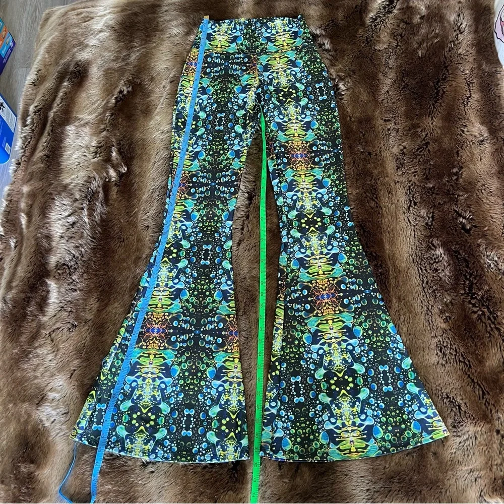 💙🫧NWOT Warrior Within Design Green Liquid Light Set-Top XS/Slim Bells pants S💚🫧 - Picture 8 of 11